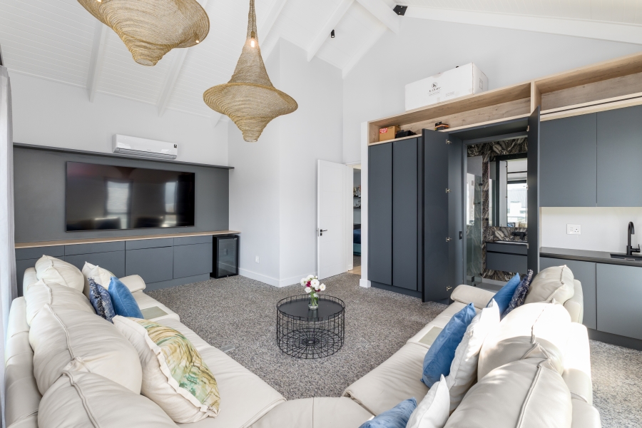 5 Bedroom Property for Sale in Val De Vie Estate Western Cape